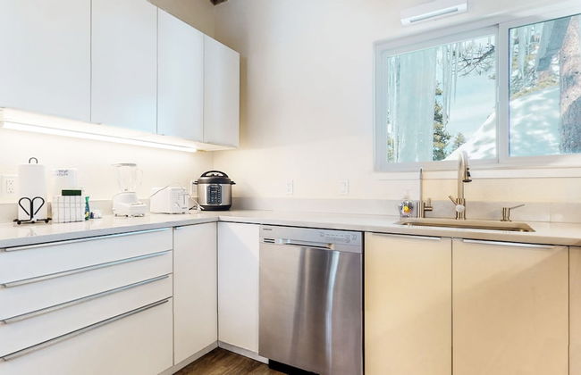 Mid Century Modern Cabin - Walk to Village! - Foto 15