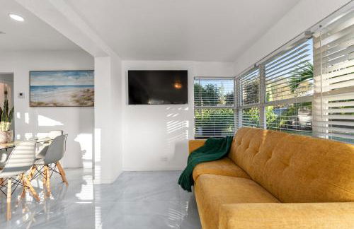 Yellow Door Oasis airport, cruise port and beach close-by - Foto 5