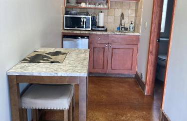 Casita Vino Dog-Friendly Vineyard Retreat & Stay - Photo 21