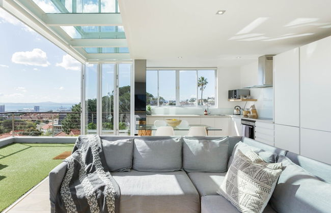 Modern, Chic Penthouse With Mountain, City Sea Views - Foto 9