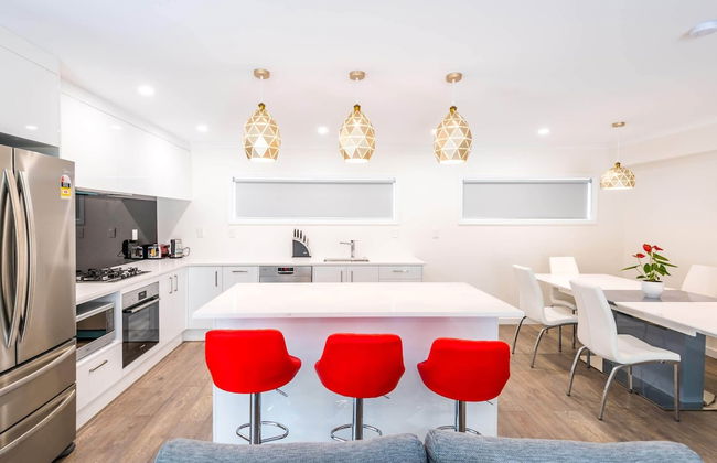 Brand New 5BR home with view of the sea - Photo 15