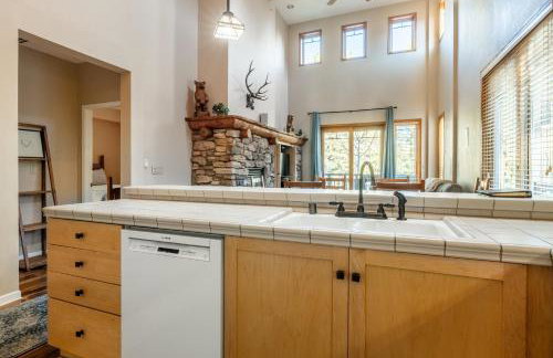 Mammoth Green #220 - Nearly Ski-In Ski-Out 3 Bedroom 2 Bath, Sleeps 8 - Photo 8