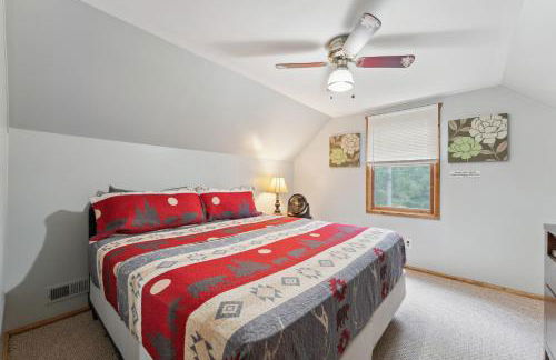 8BR 5BA Huge Dog Friendly Log Cabin near Wisconsin Dells and Lake sleeps 25plus - Foto 46