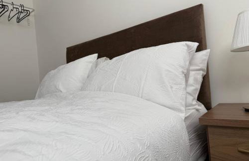 Spacious 3 Bed House Perfect for Contractors & Families with free Wi-fi and Parking - Foto 53