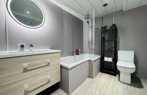 Ash Residence - Lovely 2 spacious bedrooms city centre flat with private parking - Photo 17