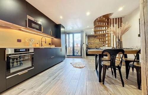 Modern 2BR Apt with Mountain Views & Private Parking - Foto 18