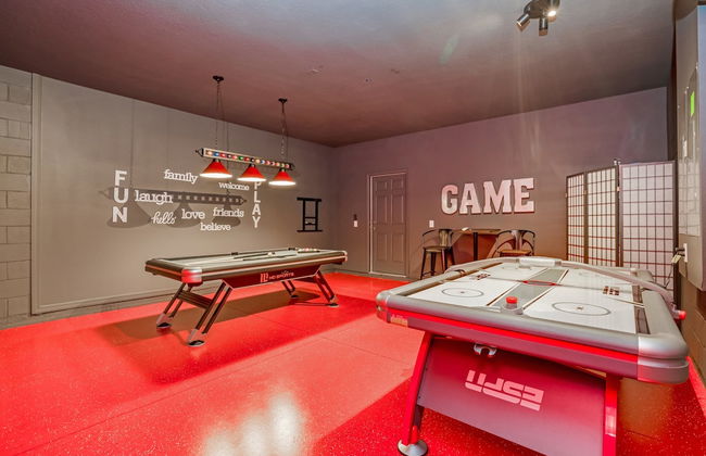 8 Bed 6 Ba Villa with Games, Pool & Spa - Foto 61