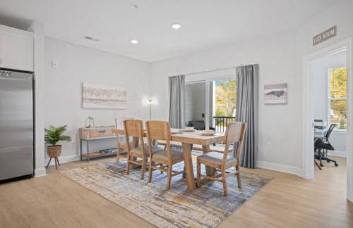 NEW Luxury Condo, Rooftop Terrace, EV Charger! - Foto 15