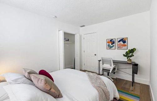 Stylish 2 BR Condo - Free Parking on Premises - Foto 23