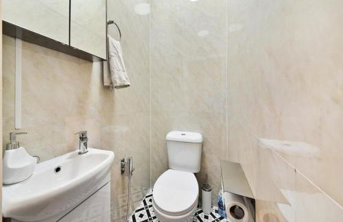 London Lets Stay Here with parking - Foto 13