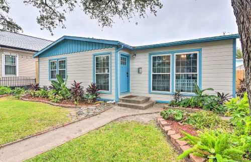 Galveston Group Getaway with Private Yard and Fire Pit - Foto 2