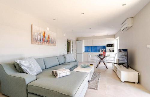 Blue Views Villa with Heated Pool and Jacuzzi - Photo 20