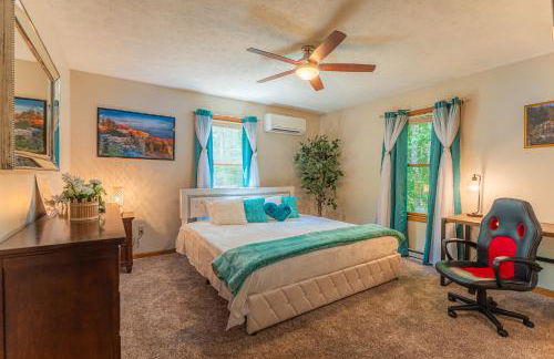 Leaf Peeper's - HUGE deck, pizza oven, Pac-man! - Photo 5