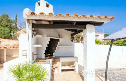 Villa Caliza in Cunit with Private Pool and large garden - air conditioning in bedroom - Photo 8