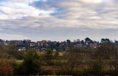 City home with parking and garden- pet friendly - Photo 29