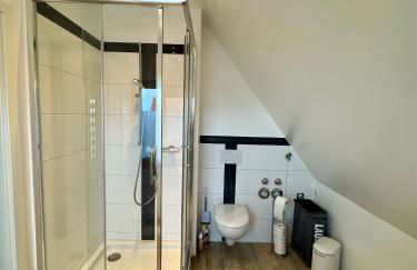 Dachgeschosswohnung Benther Berg, Contactless Check-in, free parking, Vollsaniert und Renoviert 2025 - Foto 13