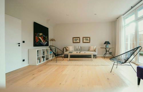 Renovated Semi-Detached House With Garden Views - Foto 2