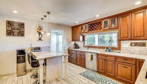 Near Yale and Lighthouse Point Beach Home with Pool! - Foto 4