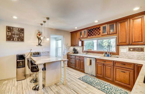 Near Yale and Lighthouse Point Beach Home with Pool! - Foto 4