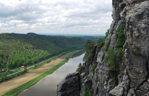 Pillnitz Castle View - Photo 16