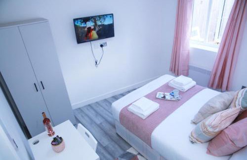 Harrow Luxury flat With free parking. - Photo 3