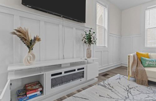 Brand New 4BR Near Downtown and Lucas Oil Stadium - Photo 7