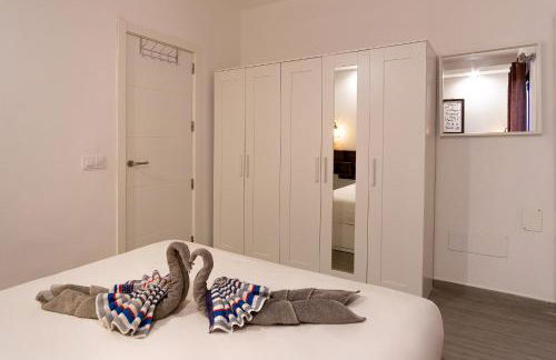 Modern Oasis with Sun & Style 3 Pools AC WiFi - Photo 16