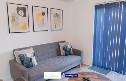 Award-Winning Four Bedrooms House, Parking, WiFi By Derby Short Term Rental Short Lets & Serviced Accommodation Derby - Foto 10