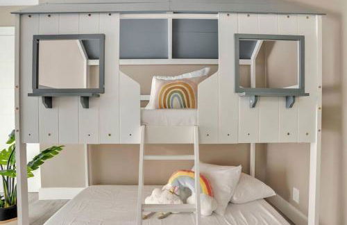 Stunning 2 Story Villa with Pool - Photo 35