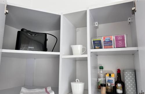 Prime Host Balcony Apartment - Photo 12