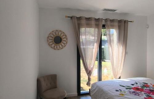 villa récente climatisée avec piscine privée - Photo 16