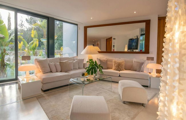 Villa With Multiple Outdoor Terrace - Foto 17