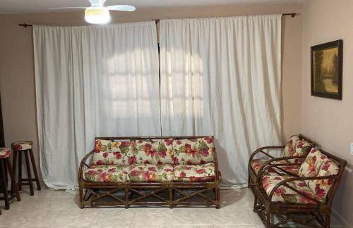 Ampla casa em condomínio a 300mt da praia - Foto 26