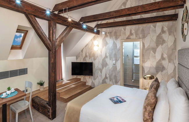 Golden Angel Suites by Adrez Living - Photo 43