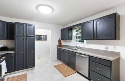 Cozy Retreat w Hot Tub Firepit & Grill near Bryce - Foto 24