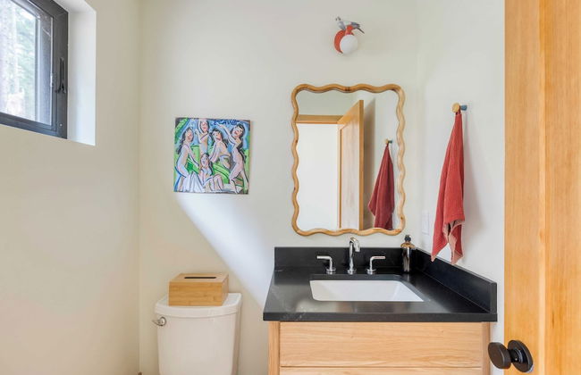 Rustic Arch Cape Getaway w/ Vibrant Interior Walk to the Beach Cape Wonder - Foto 18