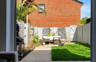 Canal View House - 2BR with Garden & Parking - Foto 4