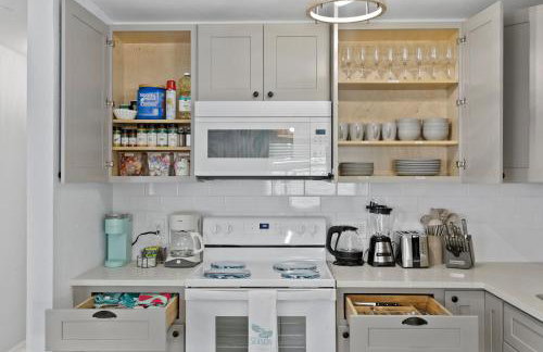 5 min Beaches~Mini Golf~Pool Table~Pets~KING BED + - Foto 38