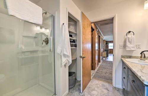 Northern Nights Beachfront Cottage in Kalkaska - Foto 14