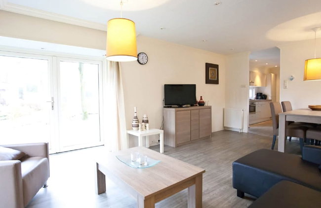 Cozy Chalet in a Holiday Park - Foto 10