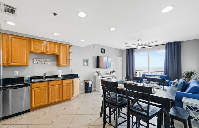 Splash Beach Resort by Book That Condo - Photo 48