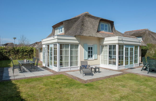 Restyled Thatched Villa Near the Sea in Cosy Domburg - Foto 1