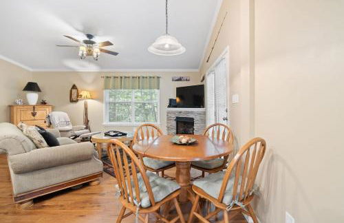 Blue Ridge Bungalow with Hot Tub - Foto 11