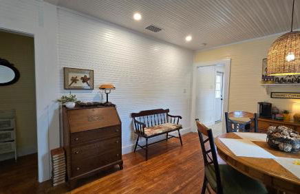 Charming Downtown Bungalow I Explore-Shop-Eat - Foto 20