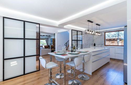 Villa con Piscina, BBQ y habitaciones ensuite by Can Panxo - Foto 8