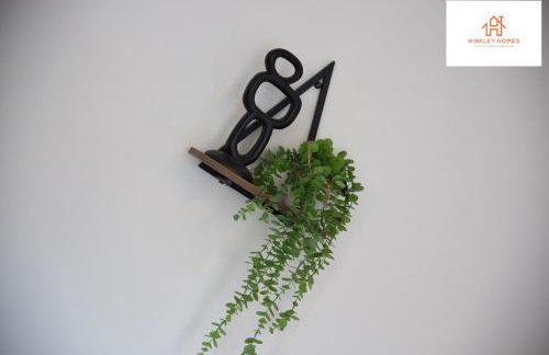 Spacious 6-Bedroom House with Parking in Bridgwater Ideal for Contractors & Group Stays - Foto 8