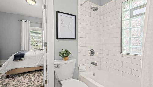 Fresh, Contemporary 2BR Home in Downtown Royal Oak - Photo 3