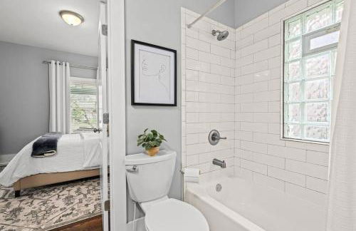 Fresh, Contemporary 2BR Home in Downtown Royal Oak - Photo 3