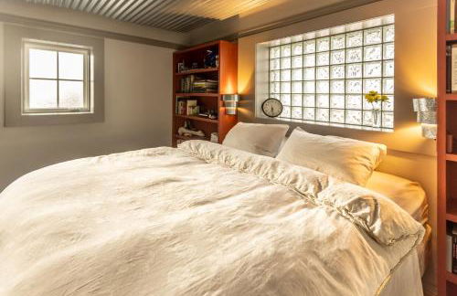 Luxury Living in Historic Bank Haven of Art&Music - Foto 8