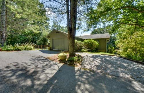 Stunning Dillard Home with Yard in Sky Valley! - Foto 37